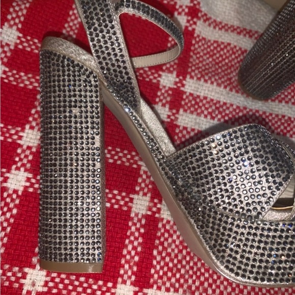 Steve Madden Glittering Silver Heels - Picture 1 of 5